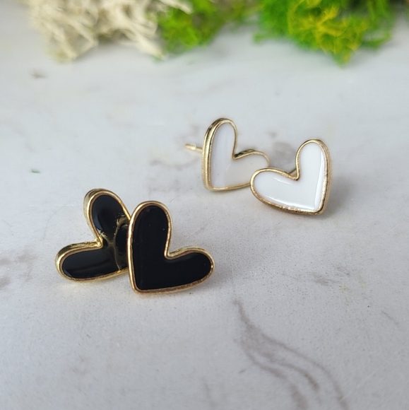 New gold tone and enamel studs black white hearts - Picture 3 of 6